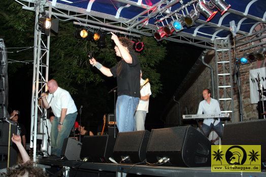 El Bossso + Die Ping Pongs (D) 9. This Is Ska Festival, Wasserburg Rosslau 24. Juni 2005 (8).jpg